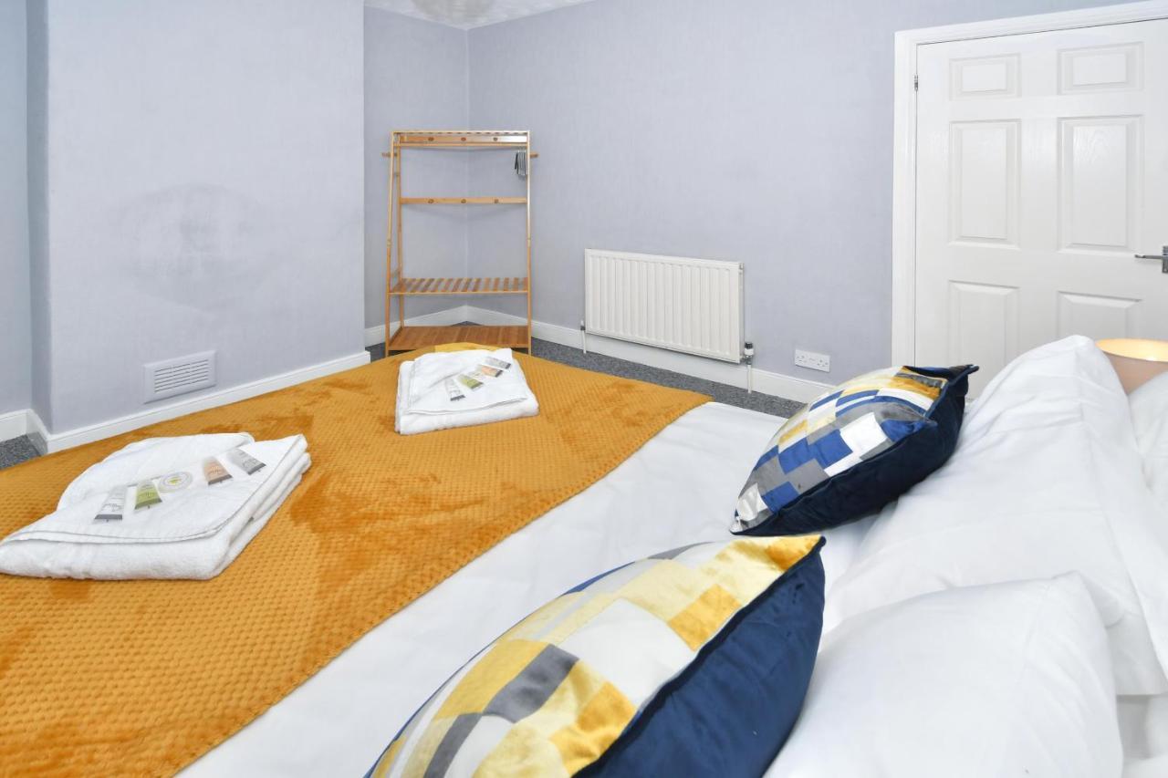 The Yellow Door By Avenew Management Serviced Accommodation Stoke-on-Trent Exterior foto