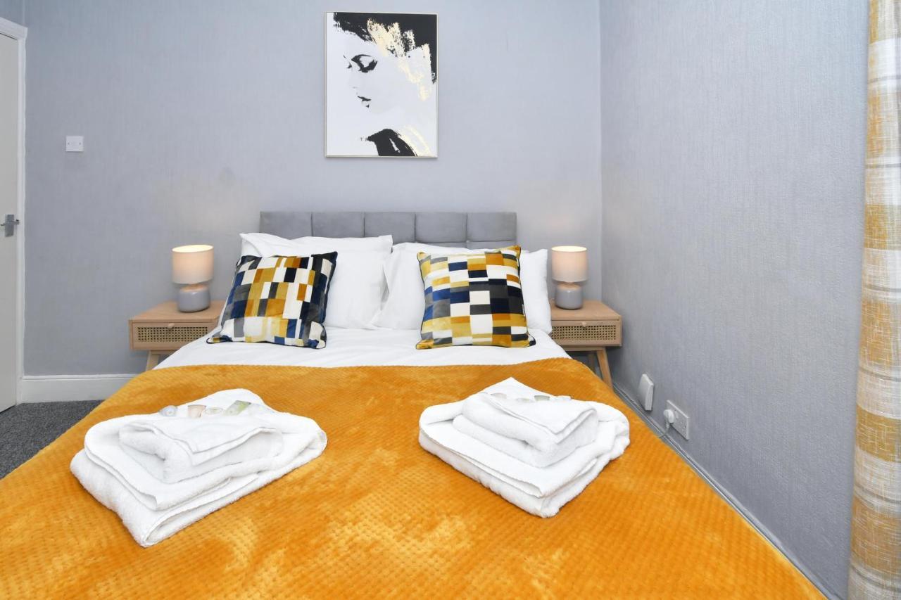 The Yellow Door By Avenew Management Serviced Accommodation Stoke-on-Trent Exterior foto