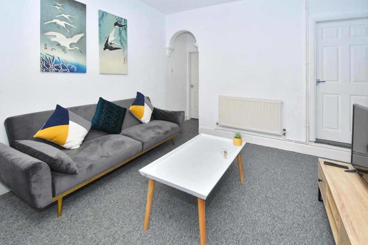 The Yellow Door By Avenew Management Serviced Accommodation Stoke-on-Trent Exterior foto